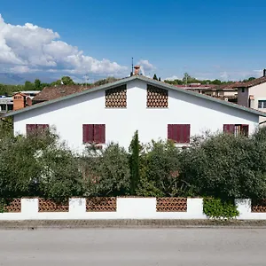 Enzo's House Guest house